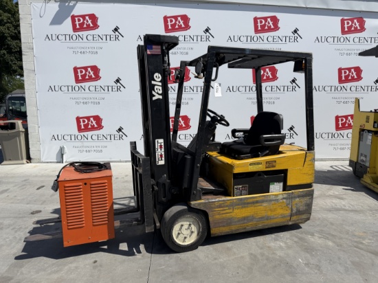 Yale 4000 Lb 3 Wheeled Electric Forklift w Charger