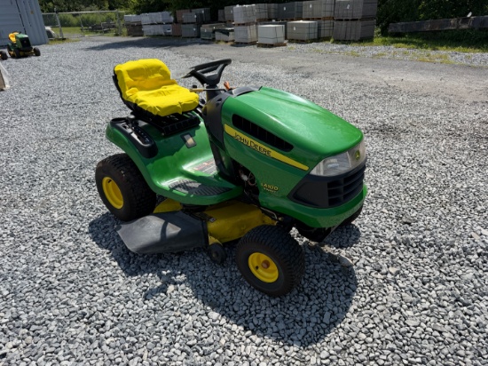 John Deere LA100 42" Hydrostatic Riding Mower