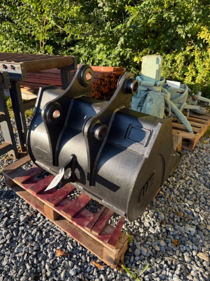Used WB 30" Excavator Bucket