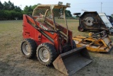 Gehl 2600 skid steer with bucket, gas, tilt on bucket is working but lift up and down is not