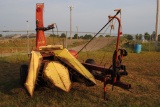 New Holland 2-row wide chopper (pto shaft in trailer)