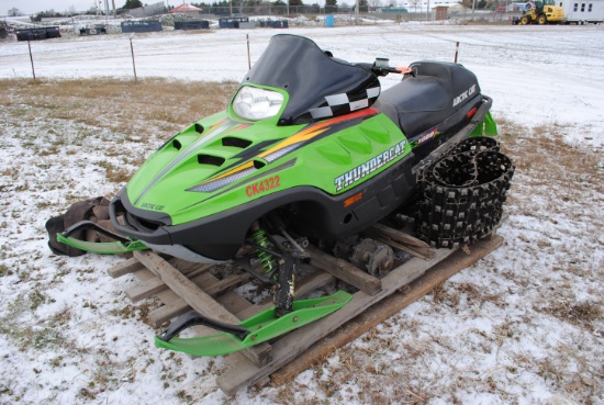 1999 Arctic Cat Thundercat 1000, needs carb cleaning, with extra track