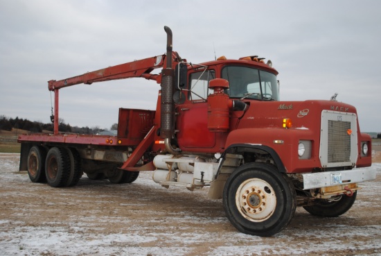 1984 Mack Boom Truck, diesel, 237 Mack motor, maxi torque twin stick, cable hoist, air brakes, pintl