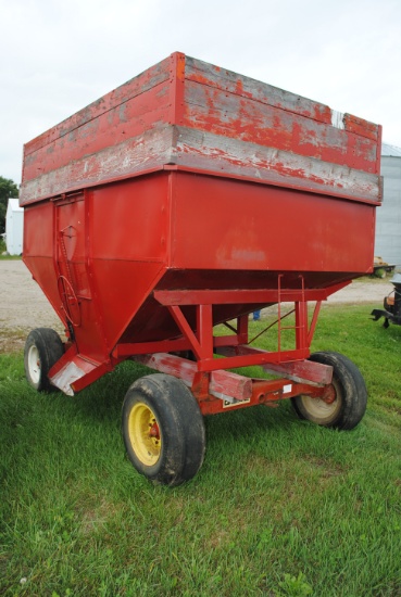 Gehl 10-ton wagon with gravity box and ext. sides, approx. 250+/- bushels;
