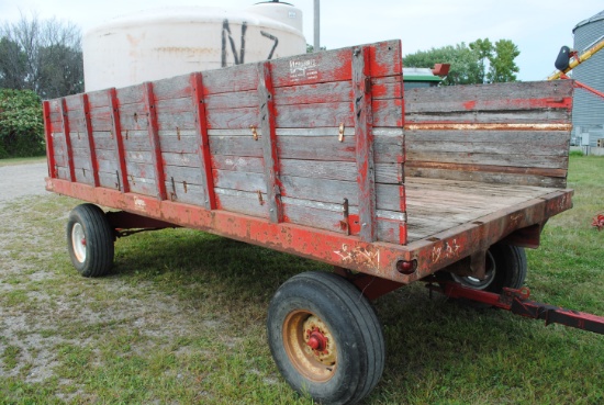 Truck box wagon on 10-ton running gear (1,550 gallon poly tank will sell separate as lot 78)