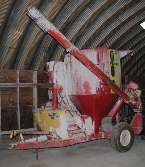 Farmhand 827 mixer-mill, works good;