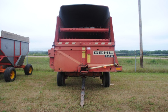 Gehl 960 Forage Box, 14' with Minnesota Jumbo 10 running gear, extendable pole