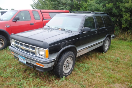 1993 Chevrolet S-10 Blazer, 4-door, 4WD, 4.3L, V6, Automatic, brake light stays on, 188,117 miles
