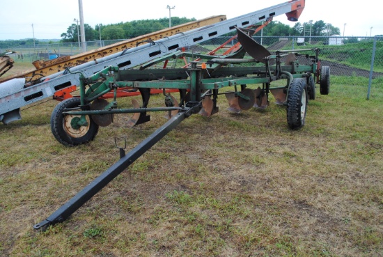 Oliver 446 Plow, 16"bottoms, 6 to 8 bottom, set up for 7 now, the 8th bottom is here, all parts are
