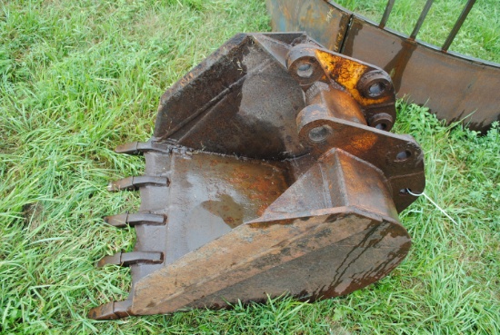 30" Backhoe Bucket (off of John Deere 410 Backhoe)