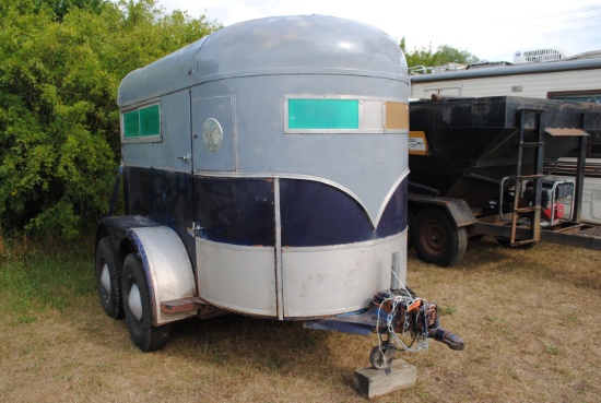 1974 WW 2-Horse Straight Load Trailer, Good fllor