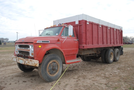 1970 Chevrolet C60 (model TK) Grain Truck 20' wooden box and hoist, tandem axle, air lift rear axle