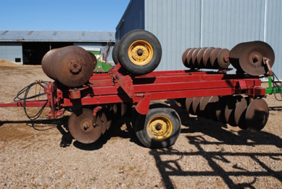 Kewanee 22' folding disc, hydraulic fold