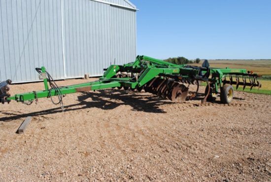 John Deere Model 510 5-shank ripper with front and rear discs, with disc cleaners, very nice conditi