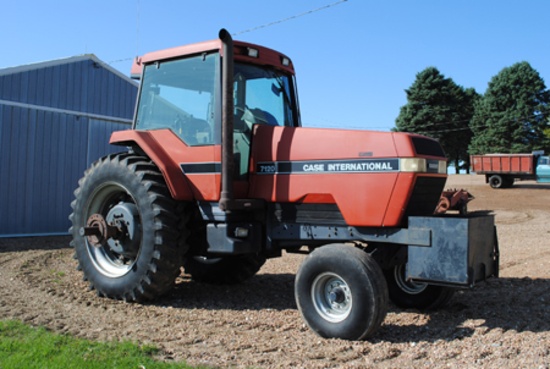 Case IH 7120 Tractor, Cab with heat and air conditioning, 3 hydraulics, dual pto, 3-point, 18.4R-42