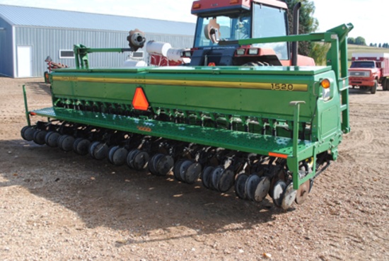 John Deere Model 1520 20' Bean Drill with Markers, 3-point, very nice condition. Serial #H01520X6651