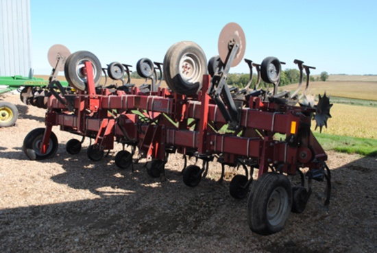 International 183 12-row crop cultivator