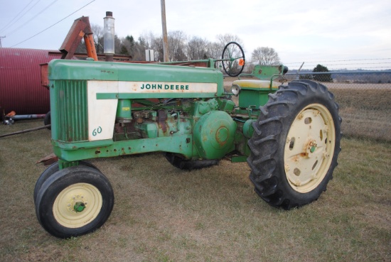 John Deere 60 tractor, narrow front, parts tractor, motor is loose. Serial #6018698