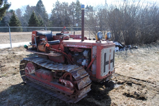International TD6 Crawler, project tractor, clutches froze up, not running, good undercarriage, bell