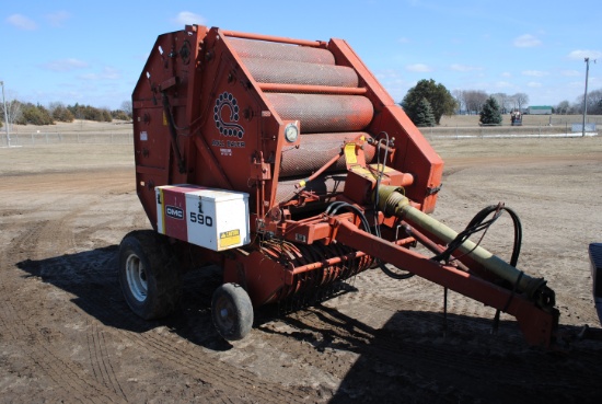 Roll Baler OMC 590, works, has owner's manual