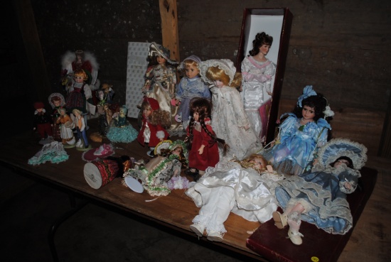 22 Assorted porcelain/ceramic dolls on stands