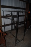 2 Metal clothes racks