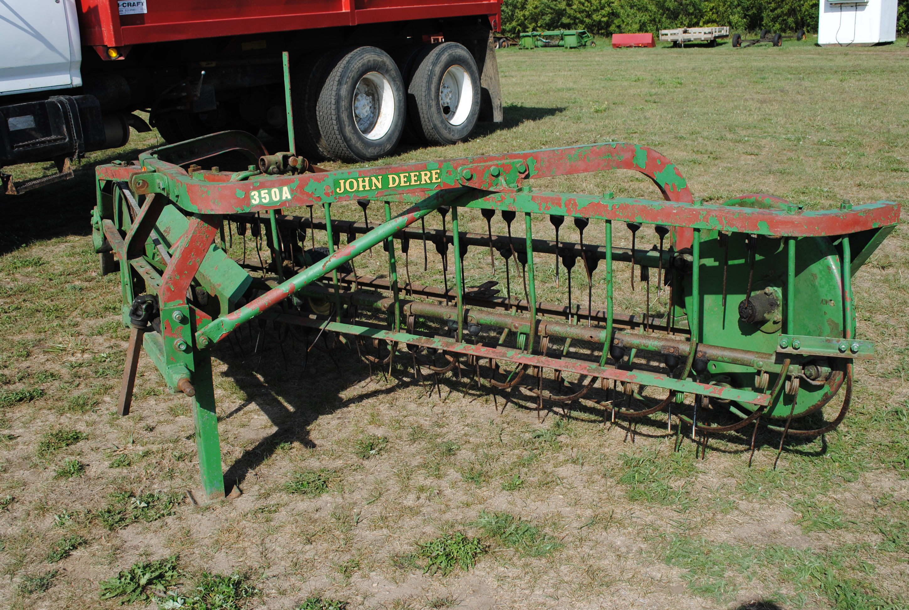 John Deere 350A pto driven hay rake, 3-point, | Proxibid, image size:2896x1944