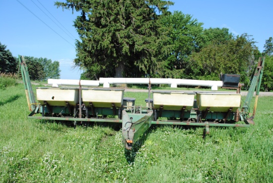 John Deere 7000 8-row planter, needs work