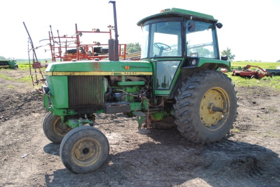 John Deere 4230 Tractor, Quad Range, PTO, 2 hydraulic parts, runs & drives, Range for B, C & D are i