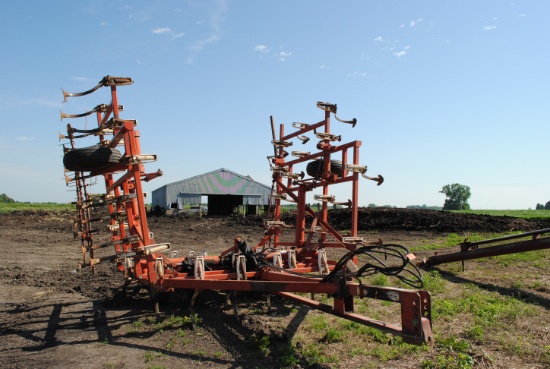 Wilrich 26' Field Cultivator with 3-bar harrow, needs work