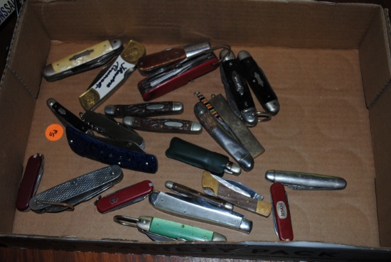 Flat of pocket knives