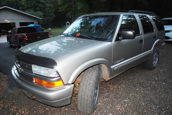 2003 S-10 Chevrolet Blazer LS 4x4, automatic, 4.3L, V6, service engine light is on, 2" receiver hitc