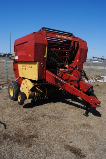 New Holland 848 Round Baler, new chains 2 years ago, new rolls of twine, pto, manual & shear pins in