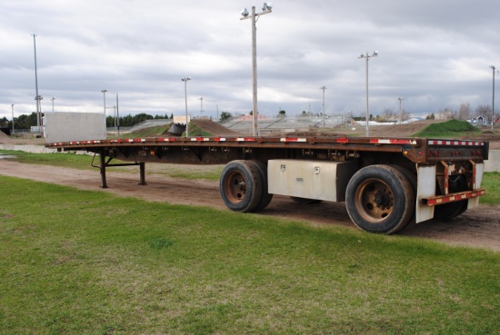 2000 Freuhoff Fleet Flyer 48'x102" flatbed trailer, headache rack, winch rail, spread axle, 2 strap