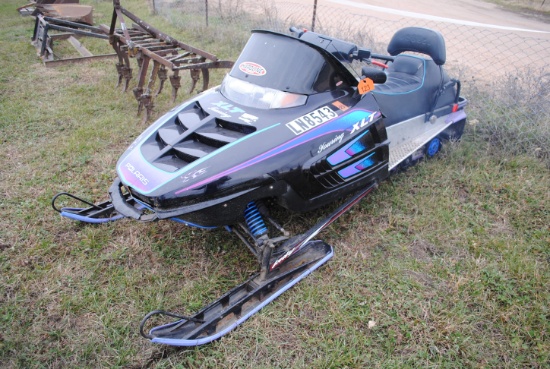 Polaris XLT Touring Snowmobile, registered as 1998 but has 1995 hood and side plate, electric start