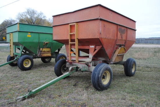 200+/- Bu. Gravity Box on Hiniker Heavy Duty Running Gear