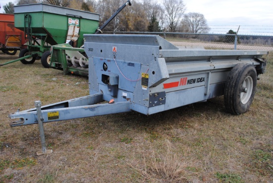 New Idea 3622 Manure Spreader, poly floor, single beater, pto & manual in