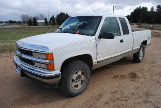 1997 Chevy Silverado 1500, Z71, 4WD, short box, extended cab, cloth interior, truck was hauled in, r