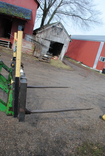 2-Prong Bale Spear with John Deere Attach