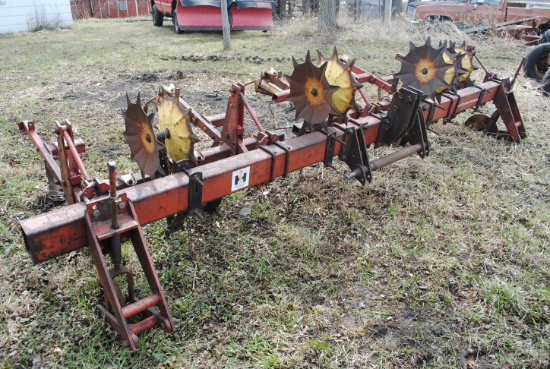 International 4-Row Cultivator with rolling shields