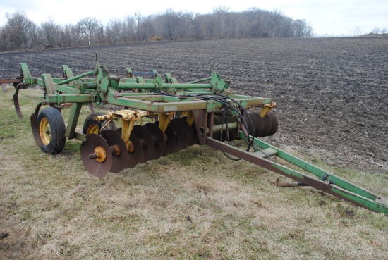 John Deere 1710 Disc Chisel, 13-shank, 12', broken & bent discs, some disc cleaners, walking tandems