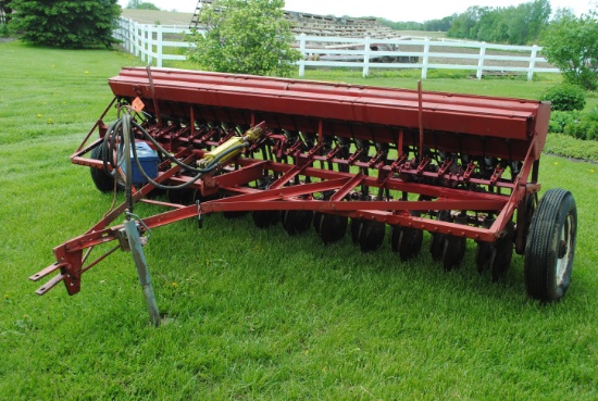 IH 12' Grain Drill with grass seeder, hydraulic lift, double disc, 6" spacing