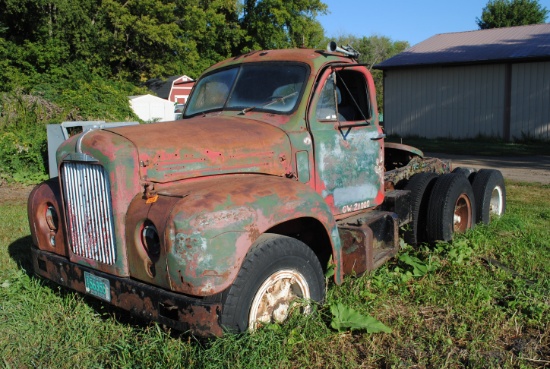 1953 Mack Semi B-01 Truck, parts truck only, tandems, diesel, 6-cylinder, 10-speed,