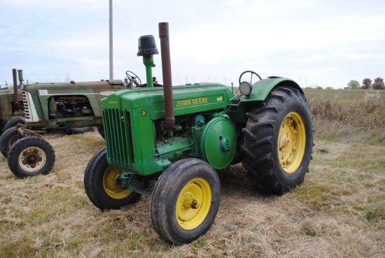 John Deere 'D', fenders, lights, electric start, 16.9-30 rears, 7.50-18 fronts, tires are near new,