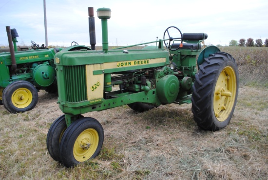John Deere 520, narrow front, fenders, power steering, pto, rear hydraulics, ,3-point but no arms, 1