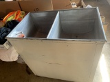 Metal wash tub stand with storage on metal rollers, approx. 33