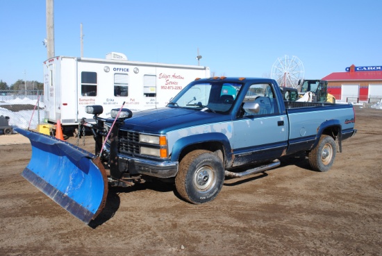 1992 Chevy 2500, 4x4, long box, 8' Northman poly snow plow, 2" receiver hitch, 5.7 automatic, cloth