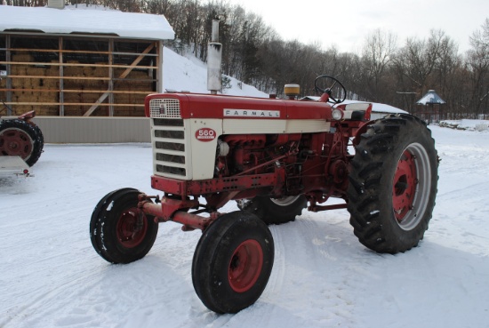Farmall 560 Diesel Tractor, wide front, fenders, 540 pto, 2 hydraulics, 2 sets of wheel weights, fas