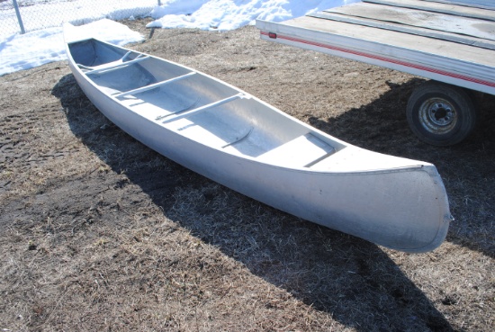 17' Grumman Canoe, Hull ID 6894GP517, life jackets, oars, net, REGISTRATION Fees will apply on this