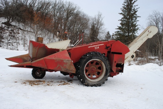 Farmall 400 Gas Tractor with International 234 Mounted 2-row picker, foam filled tricycle front tire